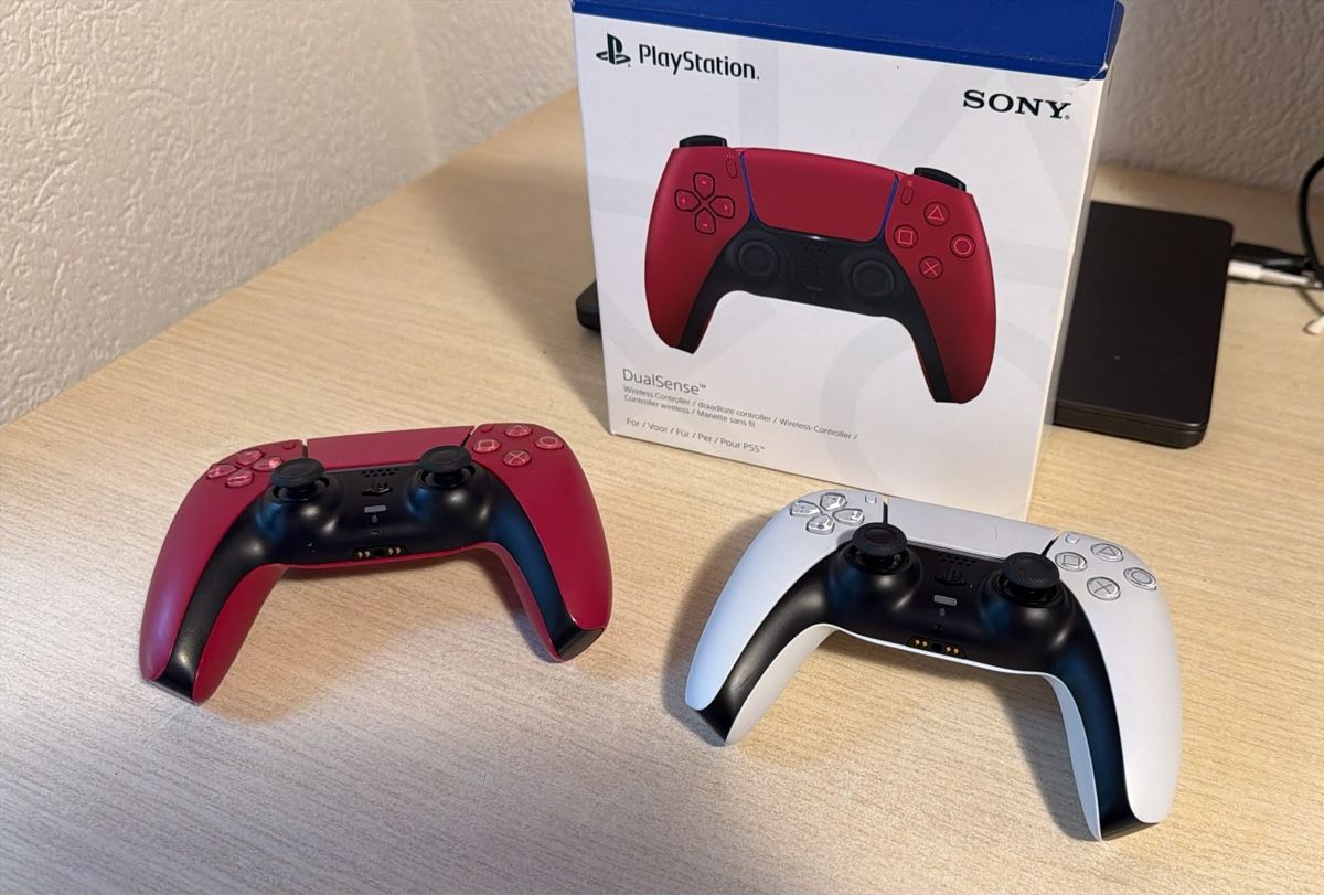 Controller: 2x Sony PS5 DualSense Wireless Controller (Cosmic Red + Whit – Usato da Rüti GL venduto da isa_d92d
