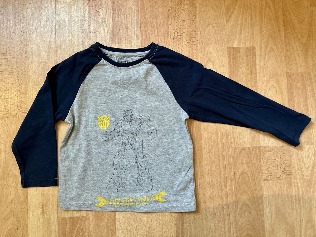 Kleiderpakete & -sets: T-shirts (2x) Transformers taille 92 – Gebraucht aus Genève von Mag84 2