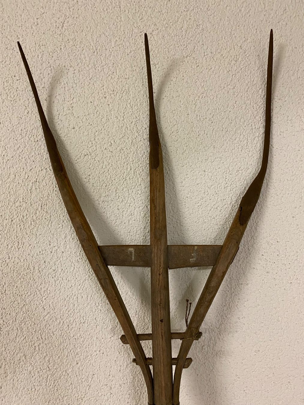 Tutti gli attrezzi: Antike Heugabel aus Holz – Usato da Eschlikon TG venduto da ArtRec 2