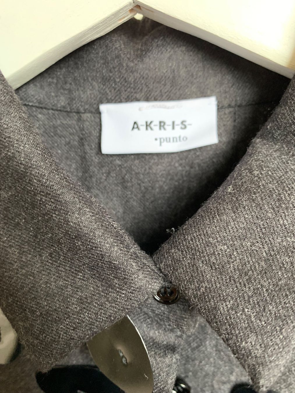 Akris Camicette: Eye catching embellished blouse Akris Punto – Nuovo (secondo la descrizione) da Sankt Gallen venduto da DDDAAA 4