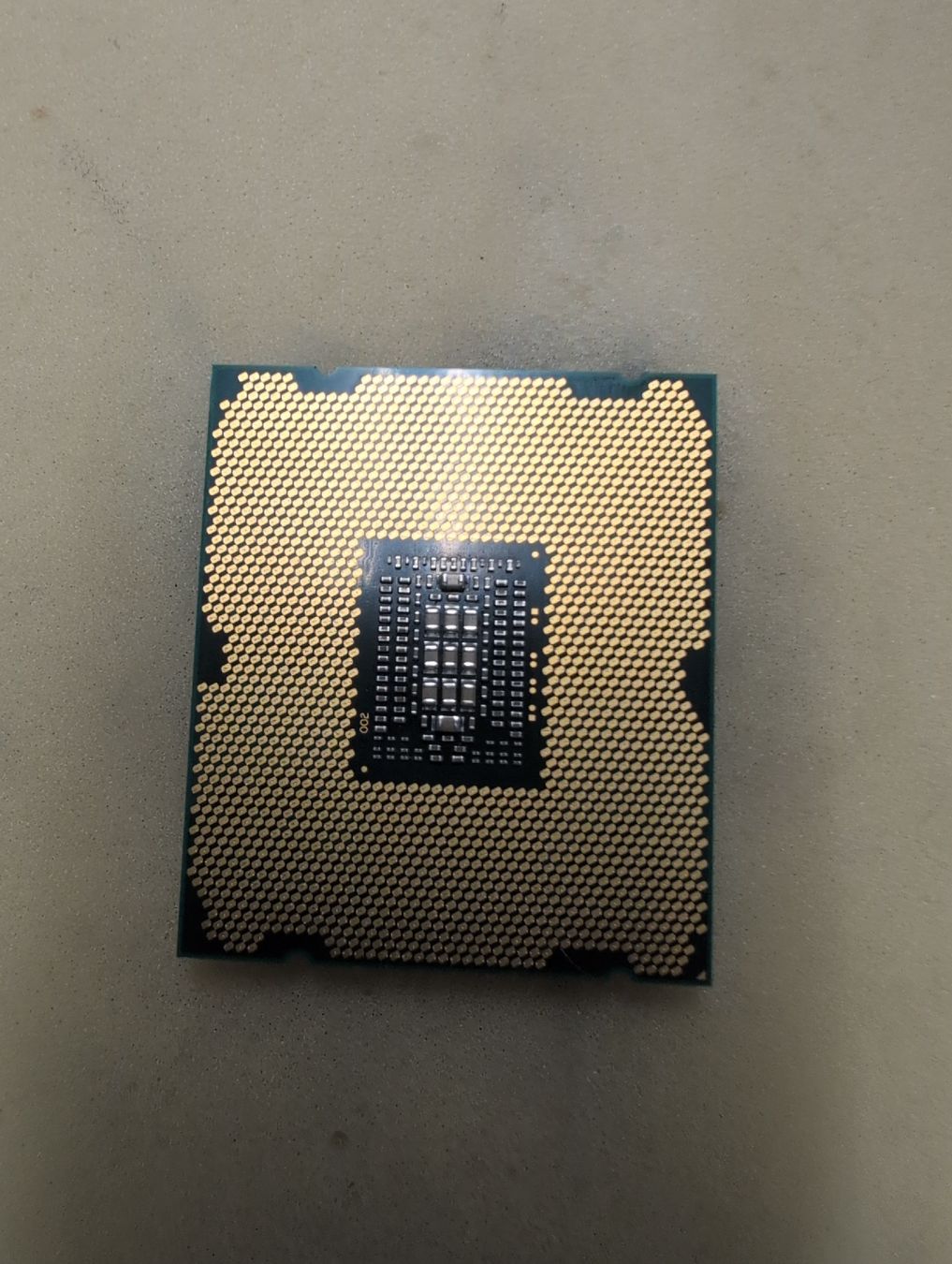 Intel Serveurs: Prozessor Intel Xeon E5-2630 2.3GHz gebraucht – D'occasion à Malters par Ruemlibart 1