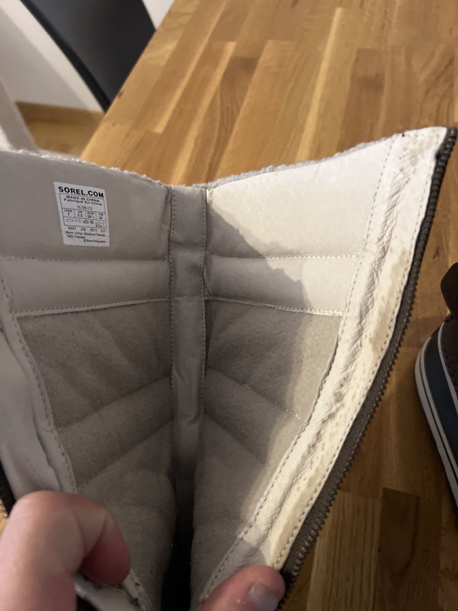 Scarpe da donna: JOLIE BOTTE CHAUDE SOREL – Usato da Brügg BE venduto da traindenuit 3