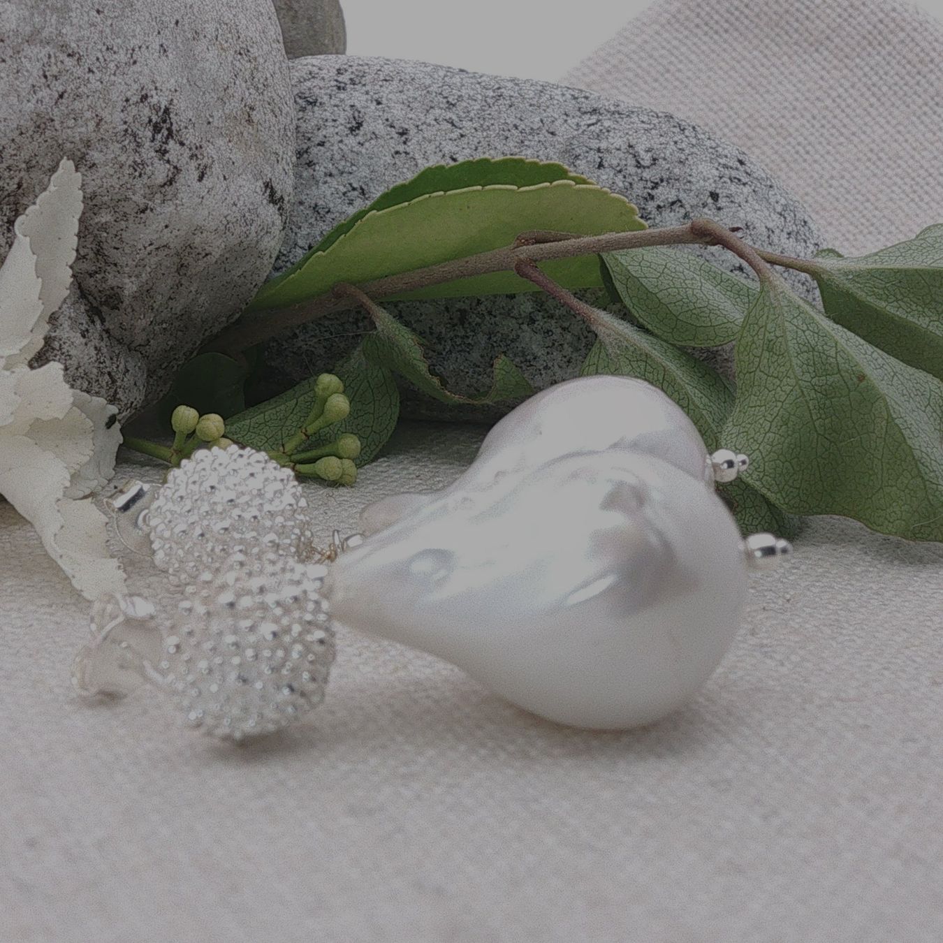 Olga Ribler Boucles d'oreille: Statement Ohrstecker mit Barock Perlen Silber 925 – Neuf (Voir description) à Luzern par Schmuckoutlet 1