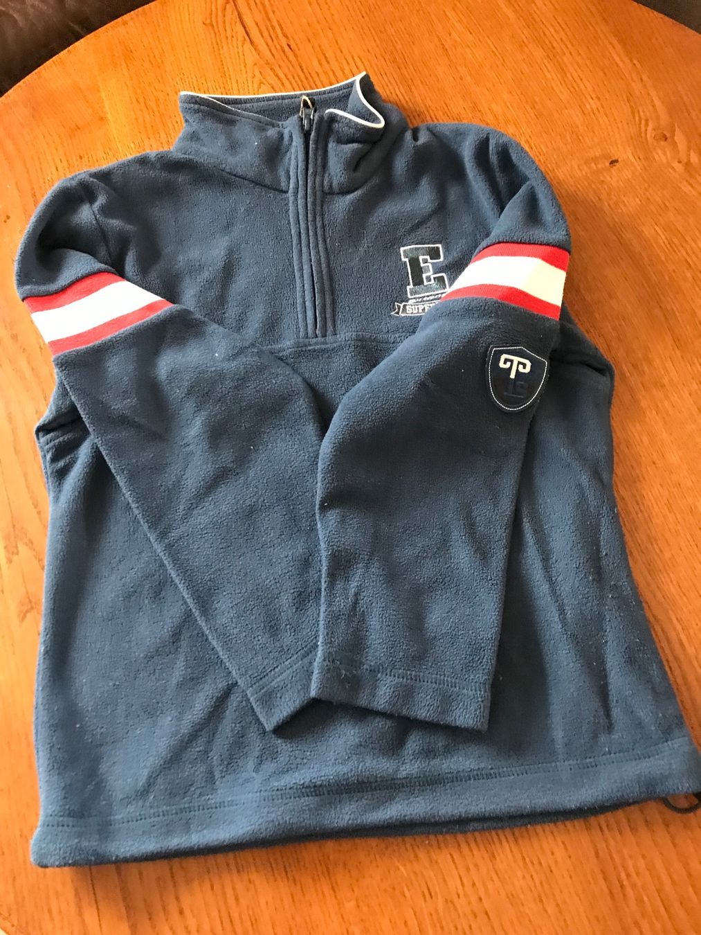 Pulls et sweat-shirts: Pull polaire garçon – D'occasion à Montsevelier par ber_88db