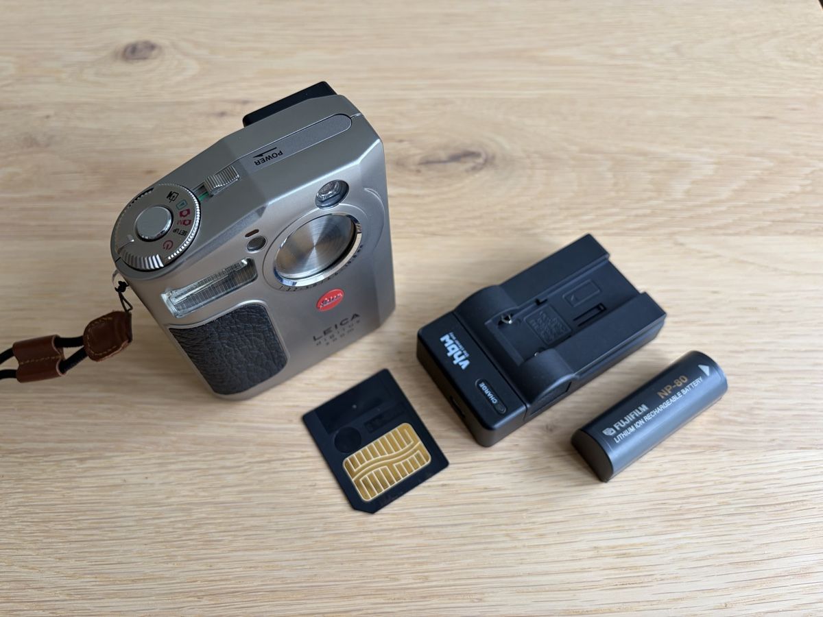 Leica Fotocamera: Leica Digilux Zoom – Usato da Glarus venduto da HowlinWolf_ 3