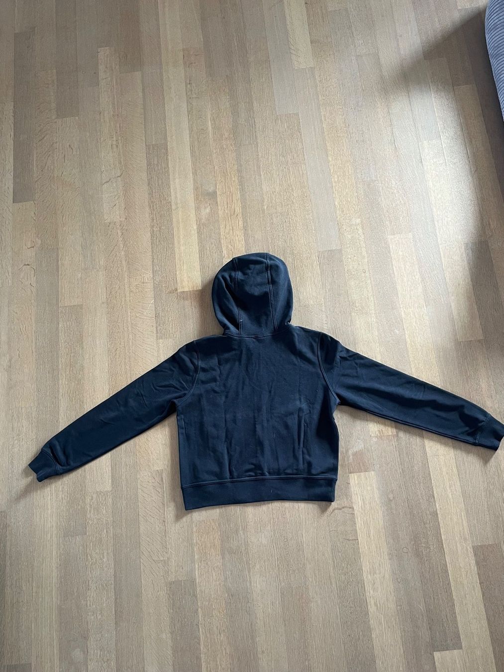 Nike Maglioni & Felpe: Nike Jäckchen/Pulli schwarz – Usato da Laupen BE venduto da lee_ym6v 1