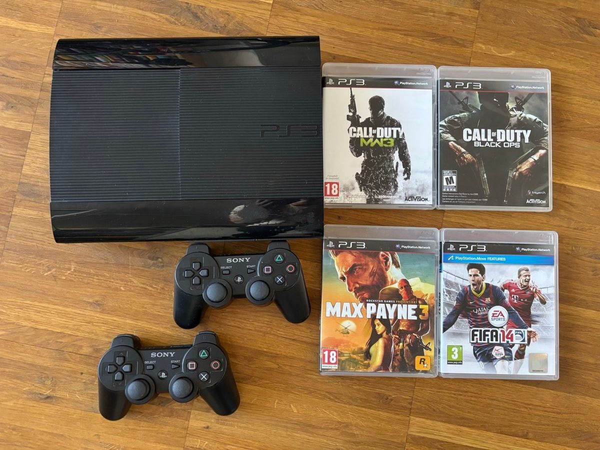 Sony Console: PS3 - 2 Controllers - 4 Games – Usato da Winterthur venduto da Lift