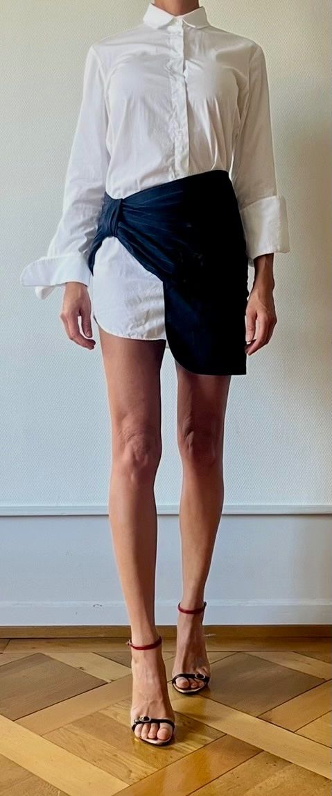 Jacquemus Kleider: Jacquemus, robe asymétrique 36 – Gebraucht aus Genève von dachaw