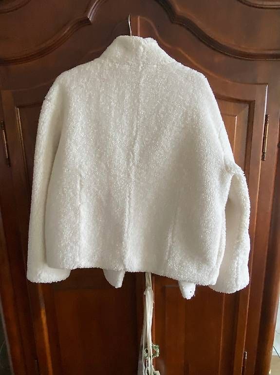 Jacken: Deddy Jacke weiss kuschelig Gr. M, Neu – Gebraucht aus Weggis von goo_vn75 2