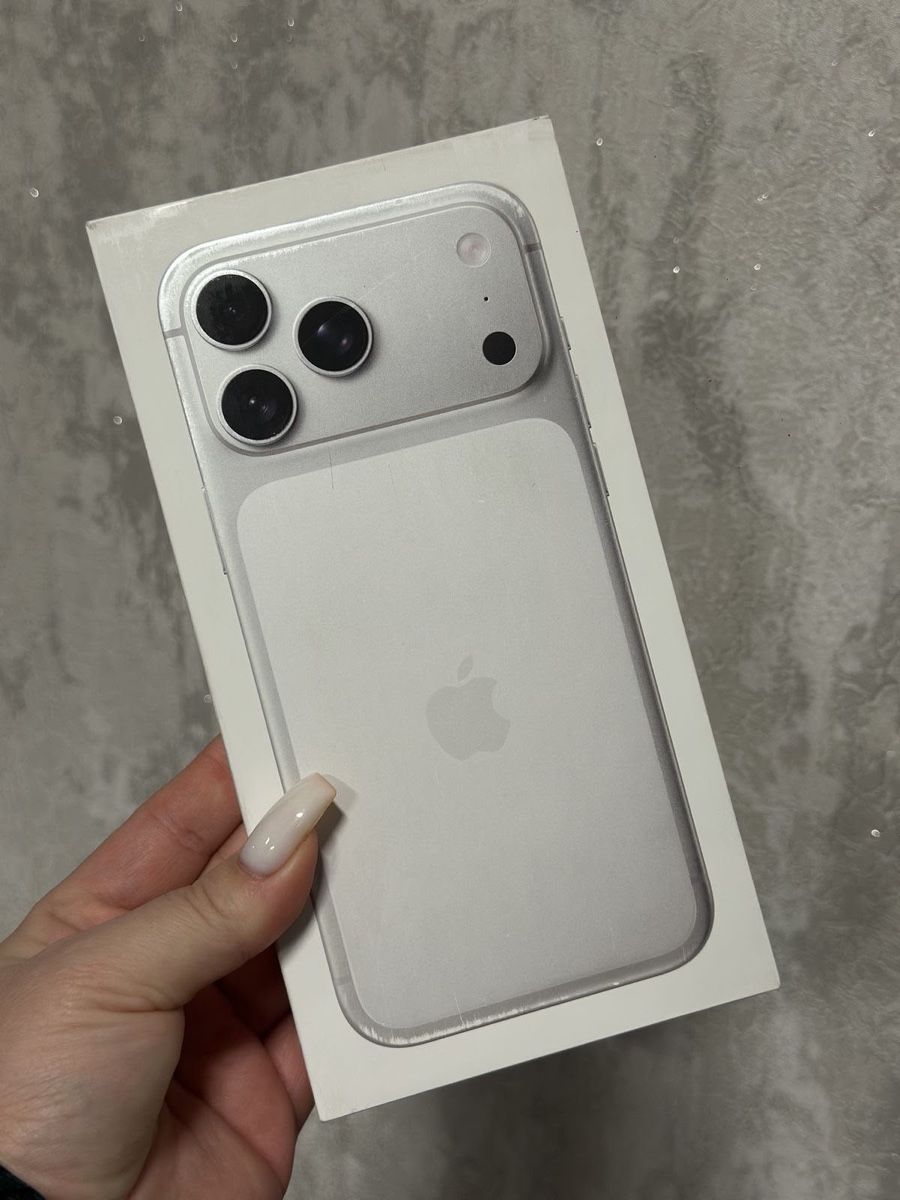 Apple Telefoni cellulari / Smartphones: APPLE Iphone 17 Pro Max 256GB Silver – Nuovo e nell'imballaggio originale da Herzogenbuchsee venduto da mad_ww7l
