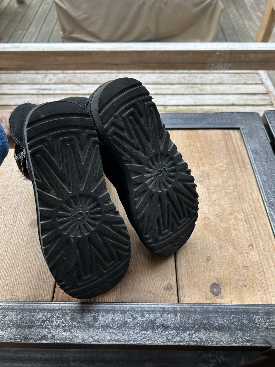 Ugg Chaussures femmes: UGG tolle Winter Boots schwarz Gr. 36 – D'occasion à Wädenswil par miss_kaykay 5
