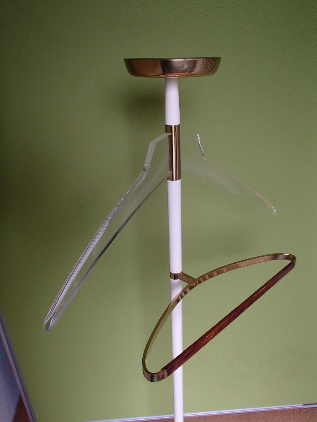 Guardaroba: Vintage Herrendiener Messing und Plexi – Usato da Schöfflisdorf venduto da pullux 9