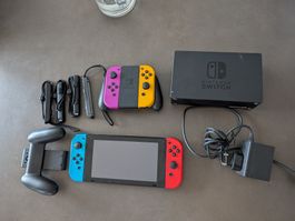 Nintendo Switch + SD card + Joy-con supplémentaires