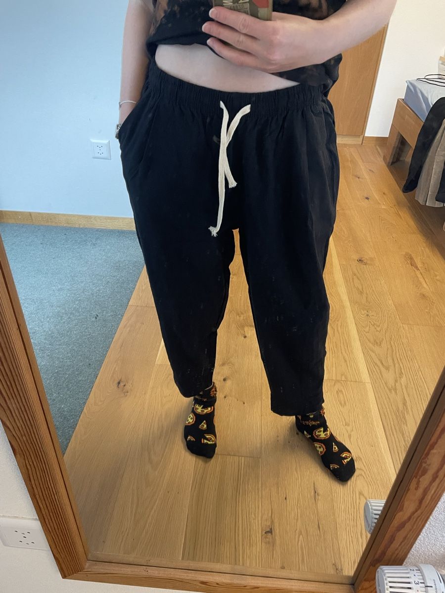 Pantalons: schwarze Stoff Sommerhosen, Grösse M – D'occasion à Lenggenwil par mai_2m5q 3