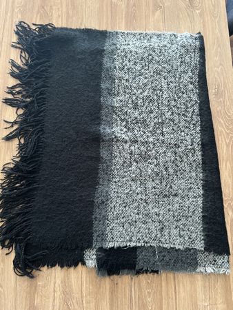 H&M DIVIDED Kuscheliger Schal schwarz/grau One Size neuwerti