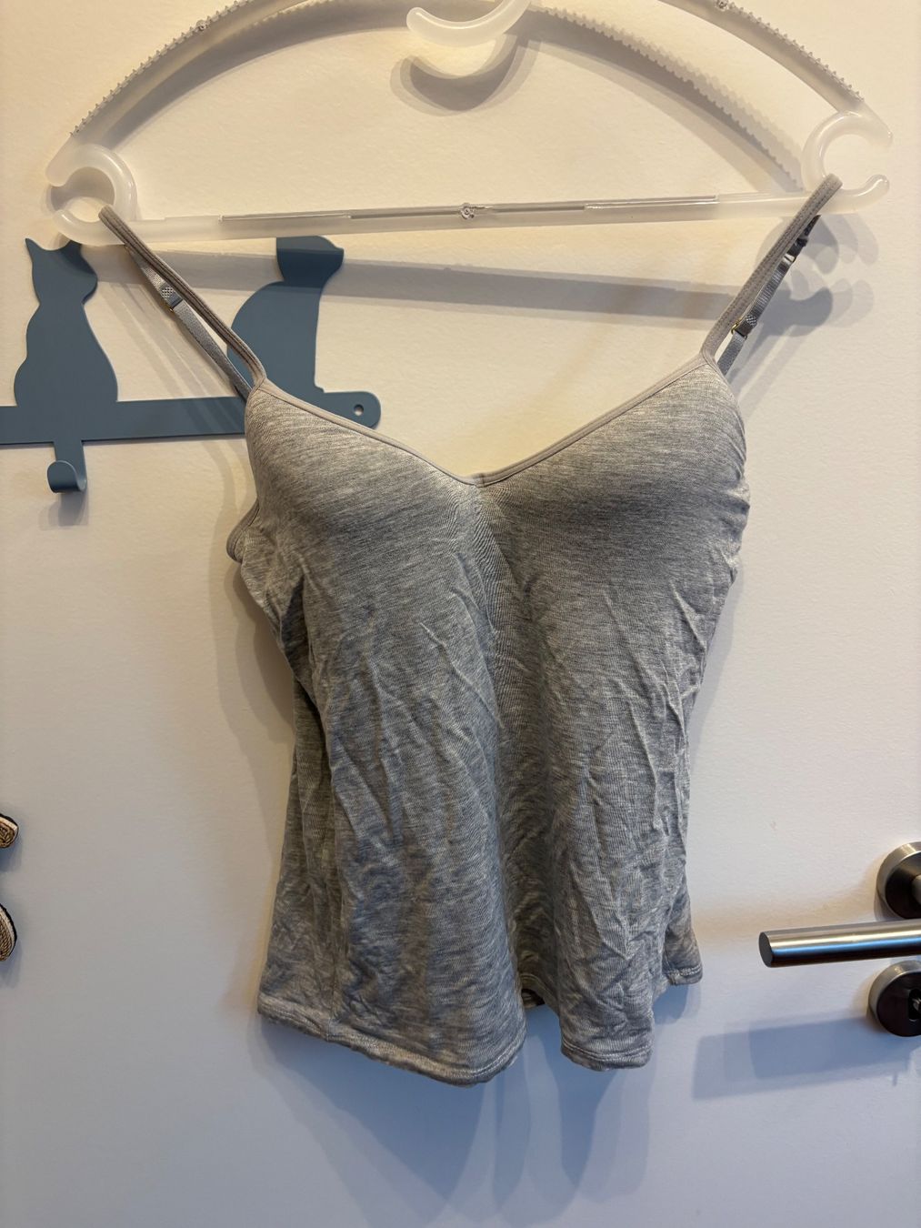 Tops: Débardeur gris – D'occasion à Lausanne par milou201619
