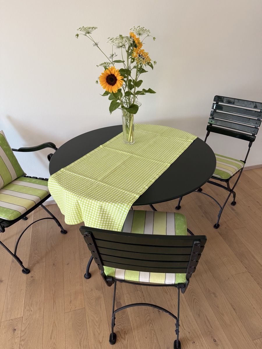 Tische: Gartentisch rund mit Gartenstühlen – Neu (gemäss Beschreibung) aus Gossau SG von breja