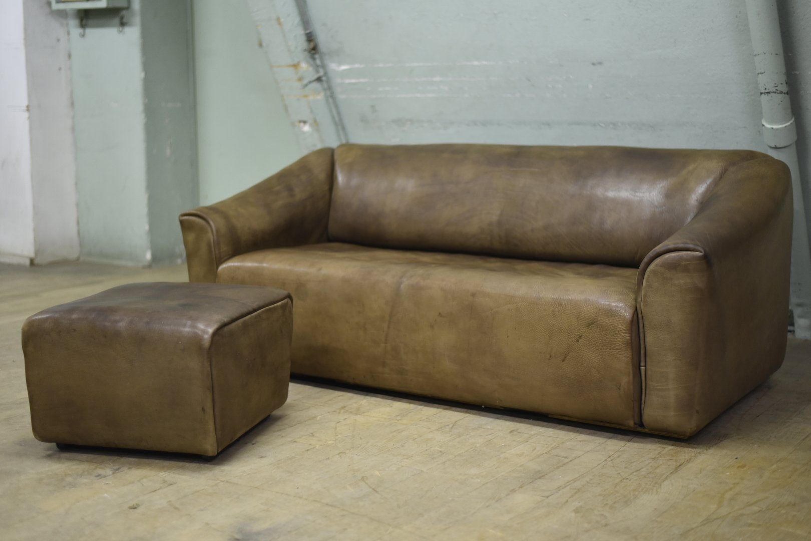 De Sede Divani: Designer Ledersofa De Sede DS47 + Ottoman – Usato da Lichtensteig venduto da UsedIN 2