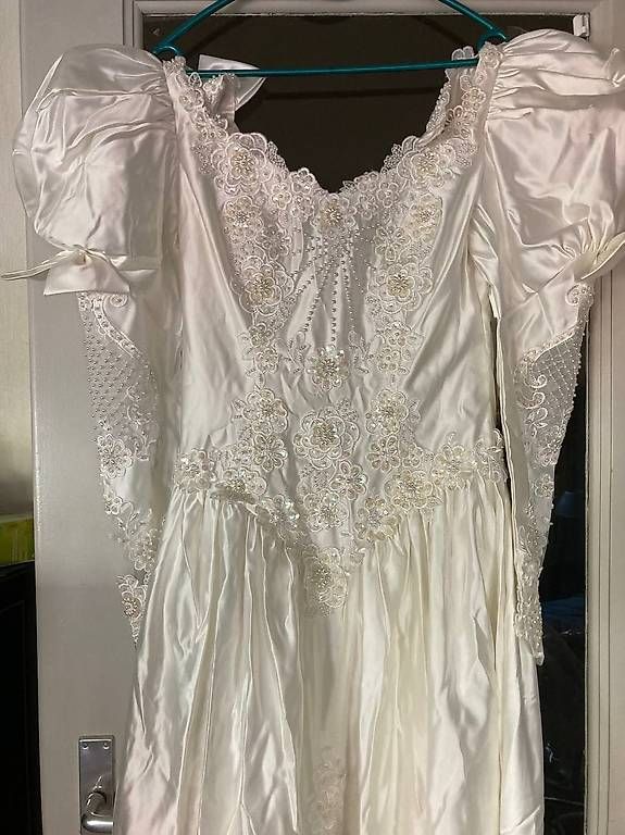 Robes: Robe de mariée vintage organza 38-40 – D'occasion à Le Vaud par din_2fj7 2