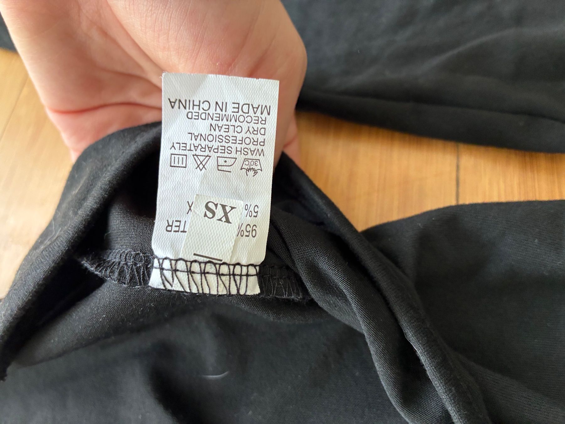 Top: Schickes Oberteil mit Ausschnitt, Schwarz, XS – Usato da Meilen venduto da ari_yj75 1