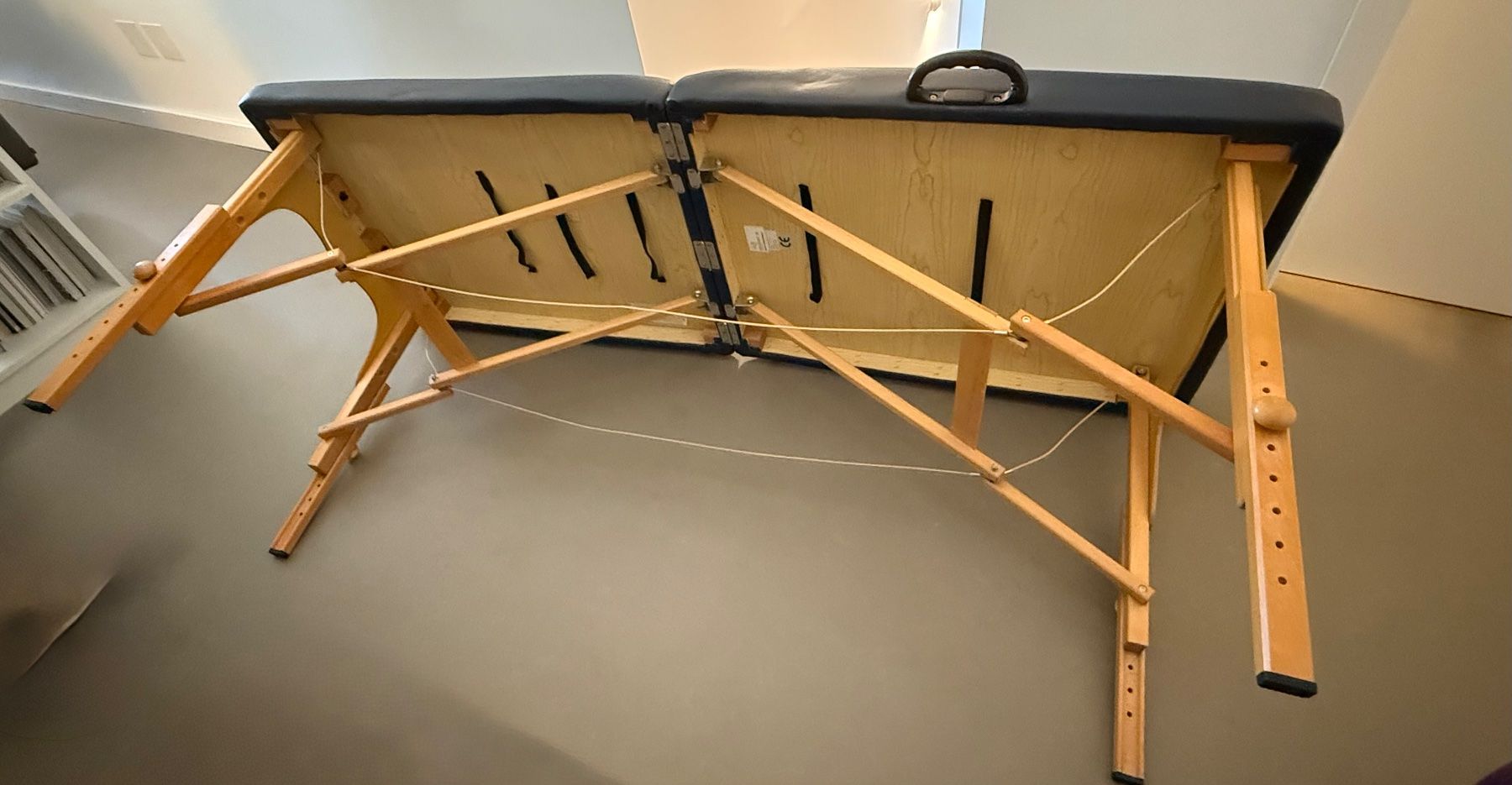 Dispositivi per massaggi: Portable Massage Table - Great Condition & Accessories! – Usato da Duggingen venduto da berky 3