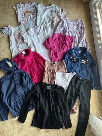 128 süßes Kleiderpaket Mädchen