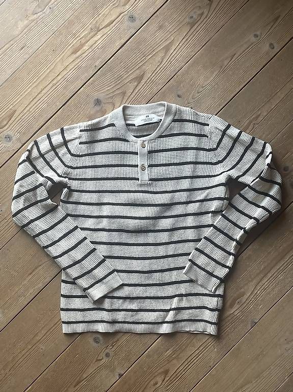 H&M Pullover & Sweatshirts: leichter strick pullover grösse 134/140 – Gebraucht aus oberdiessbach von phslif