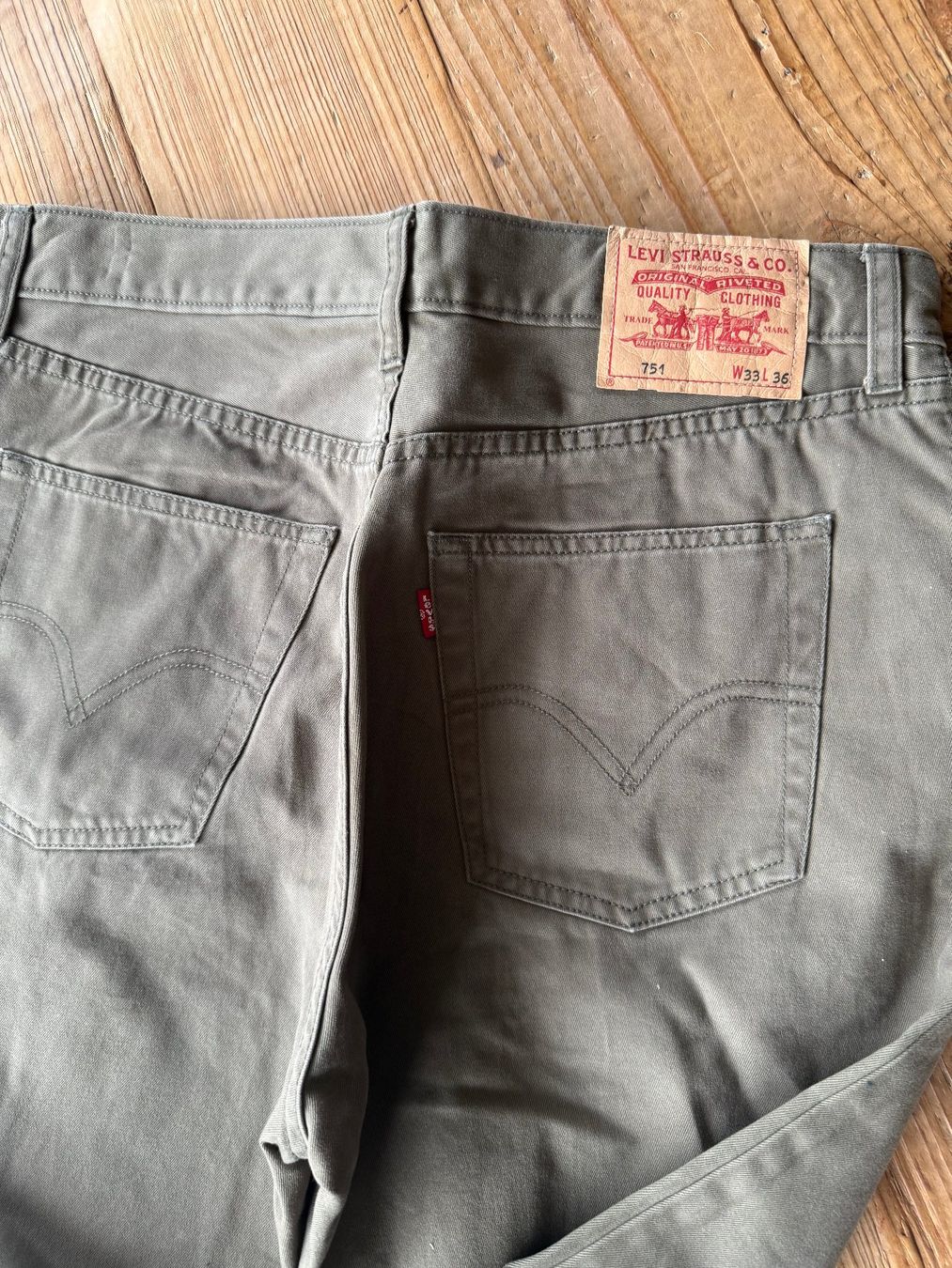 Levi's Jeans: Levis 33/36 Olive – D'occasion à Kirchdorf AG par coco123 3