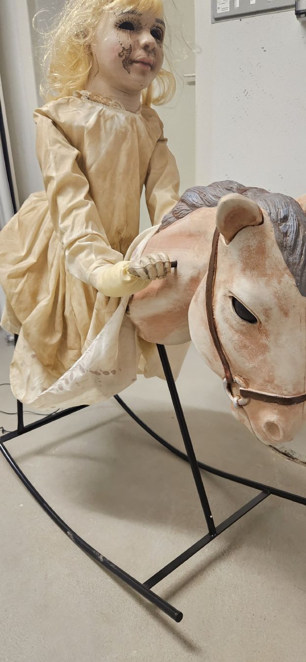 Alle Dekorationen: halloween Deko animatronik schauckelndes Pferdic – Gebraucht aus Schlieren von Disneylover 1