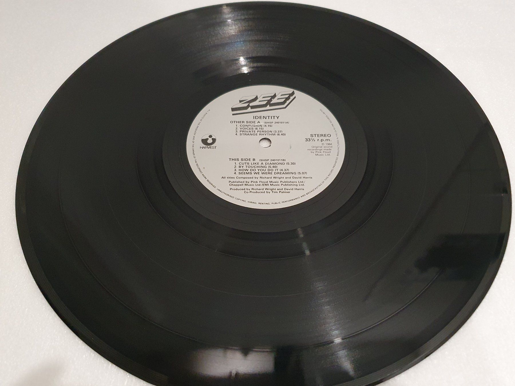 Dischi in vinile: Zee – Identity – Usato da Uster venduto da Vinyl-Leidenschaft 4