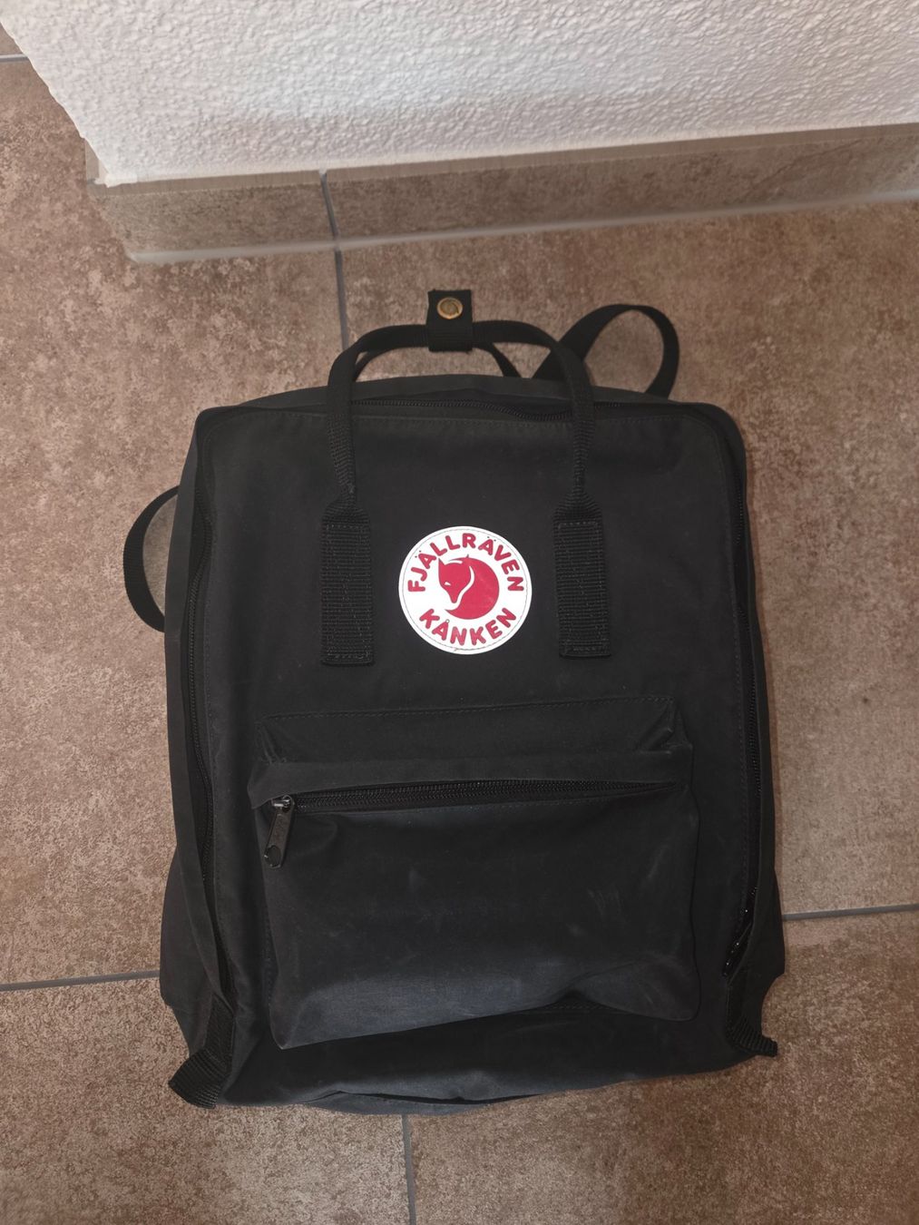 Fjällräven Zaini: Fjällräven Rucksack Schwarz – Usato da Lotzwil venduto da BodyPillow 1