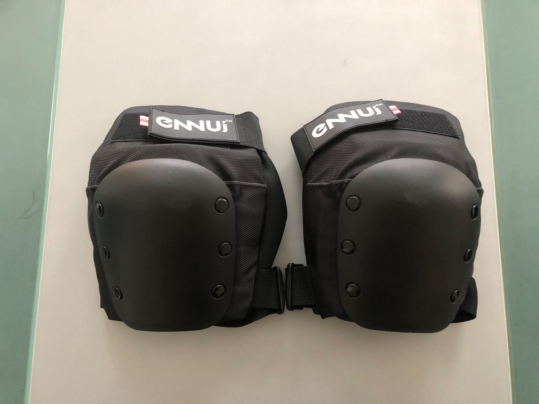 Protezioni & Imbottiture: Ennui Knee PAD Aly black – Nuovo (secondo la descrizione) da Hünenberg venduto da Agent000