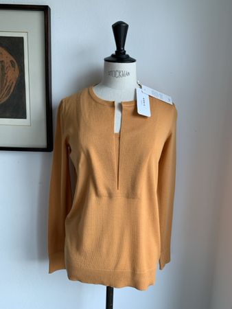 AKRIS: Exklusiver gelber Pullover mit Etikette 595.00