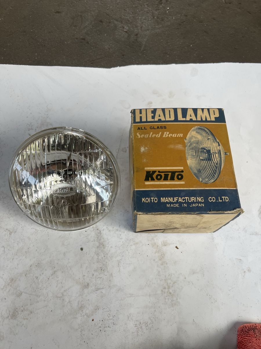 Toutes les pièces auto: Oldtimer Lampe – D'occasion à Altbüron par Garage-Bulak