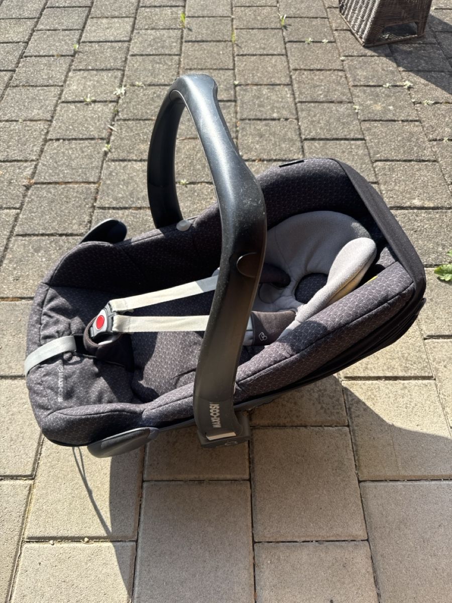 Maxi-Cosi Seggiolini per auto: Pebble Plus Kindersitz und Maxi-Cosi 2wayFix Basis – Usato da Obergerlafingen venduto da gue_gp2l
