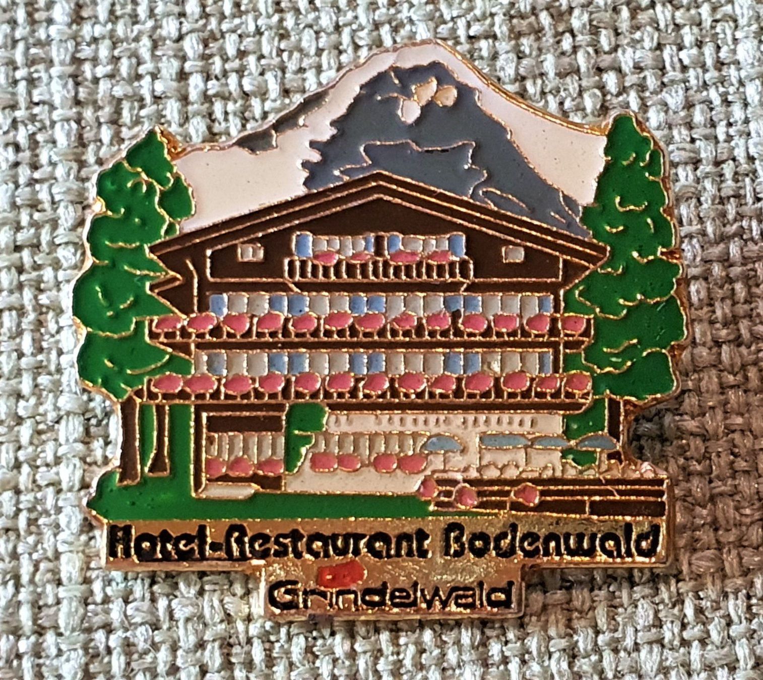 Plaketten & Abzeichen: J376 - Pin Hotel Bodenwald Grindelwald – Gebraucht aus Reinach BL von Boston-Verkauf