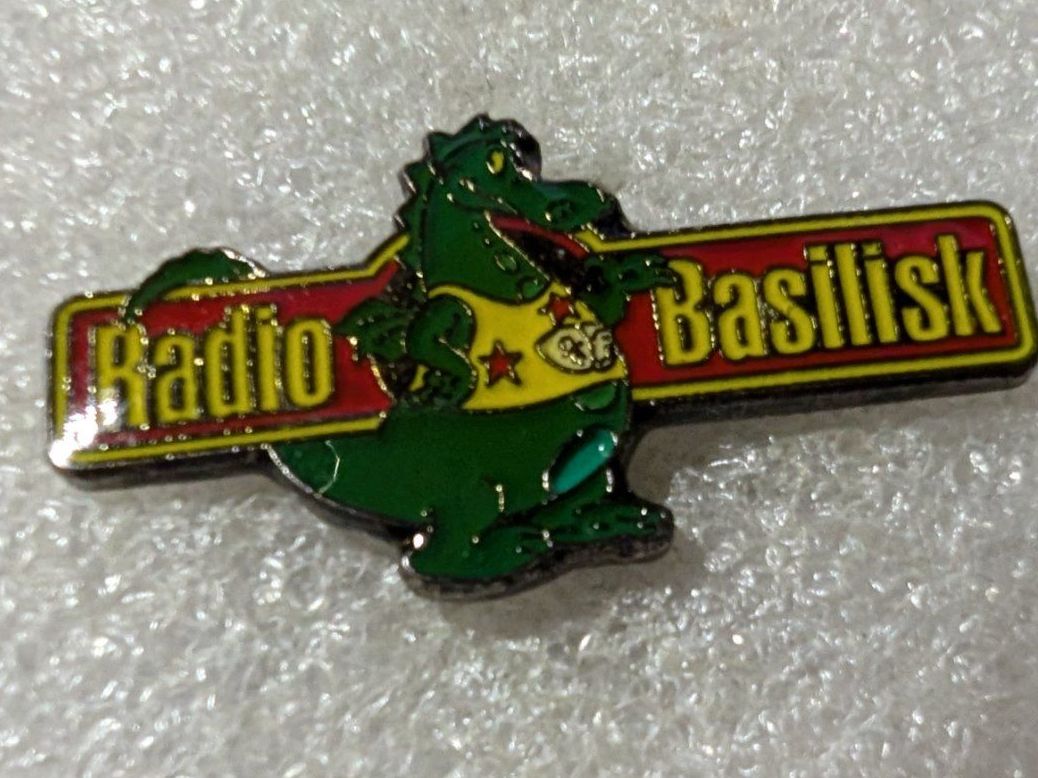Placchette & Badge: Ansteckpin 208: Radio Basilisk – Usato da Oppligen venduto da Pin-Fall-Shop