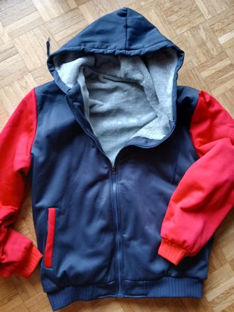 Jacke mit Kapuze, gefüttert, Grösse M, Top Zustand