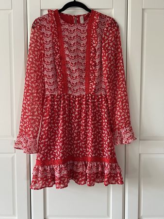 Kleid rot geblümt mit Spitze Grösse XS