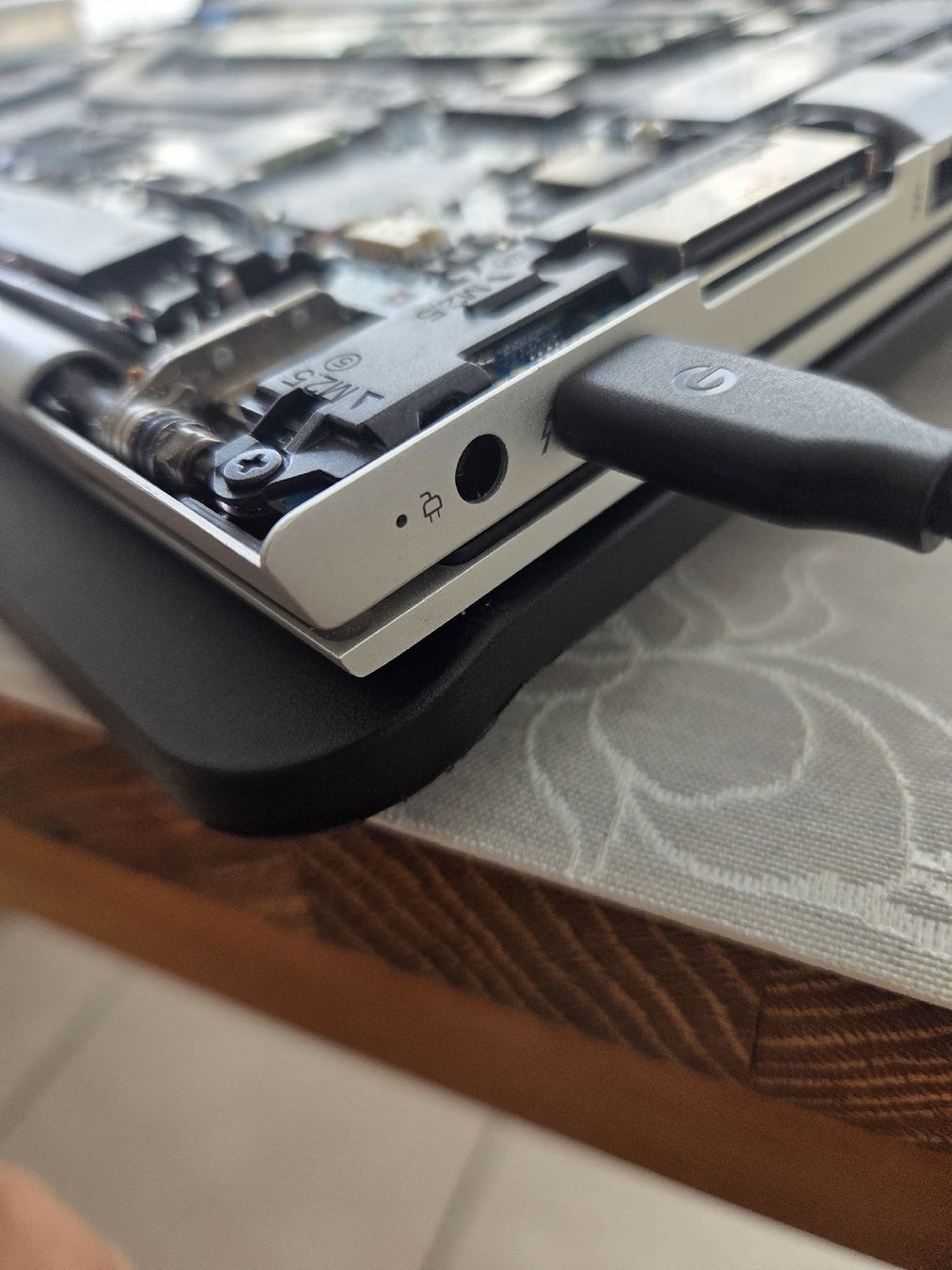 Hewlett Packard Notebook: HP Elitebook 840 g6  – Difettoso da Fribourg venduto da fairtrade1957 4
