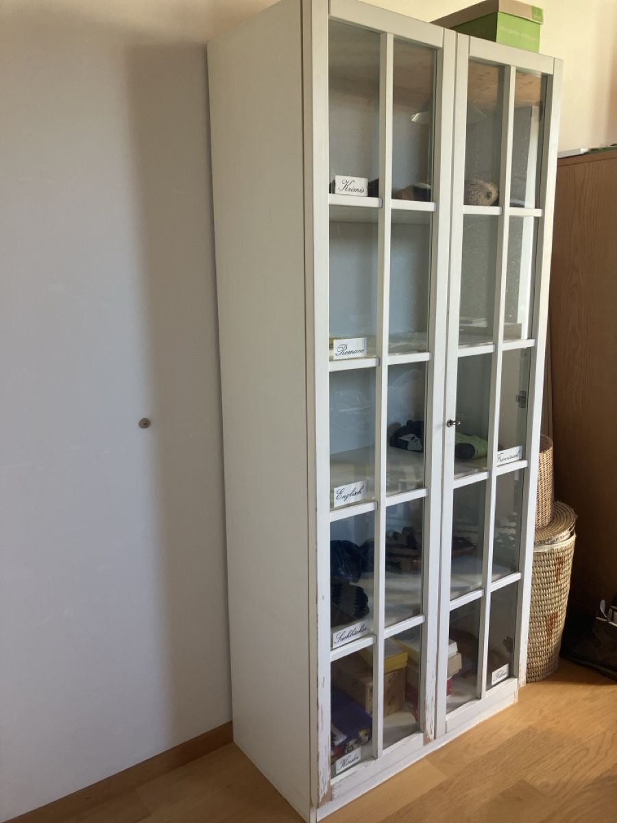 Schränke: Schrank / Vitrine mit Glastür – Gebraucht aus Windisch von ReduceReuseRecycle 2