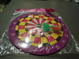 Zielscheibe mit 3 Pfeilen, violett