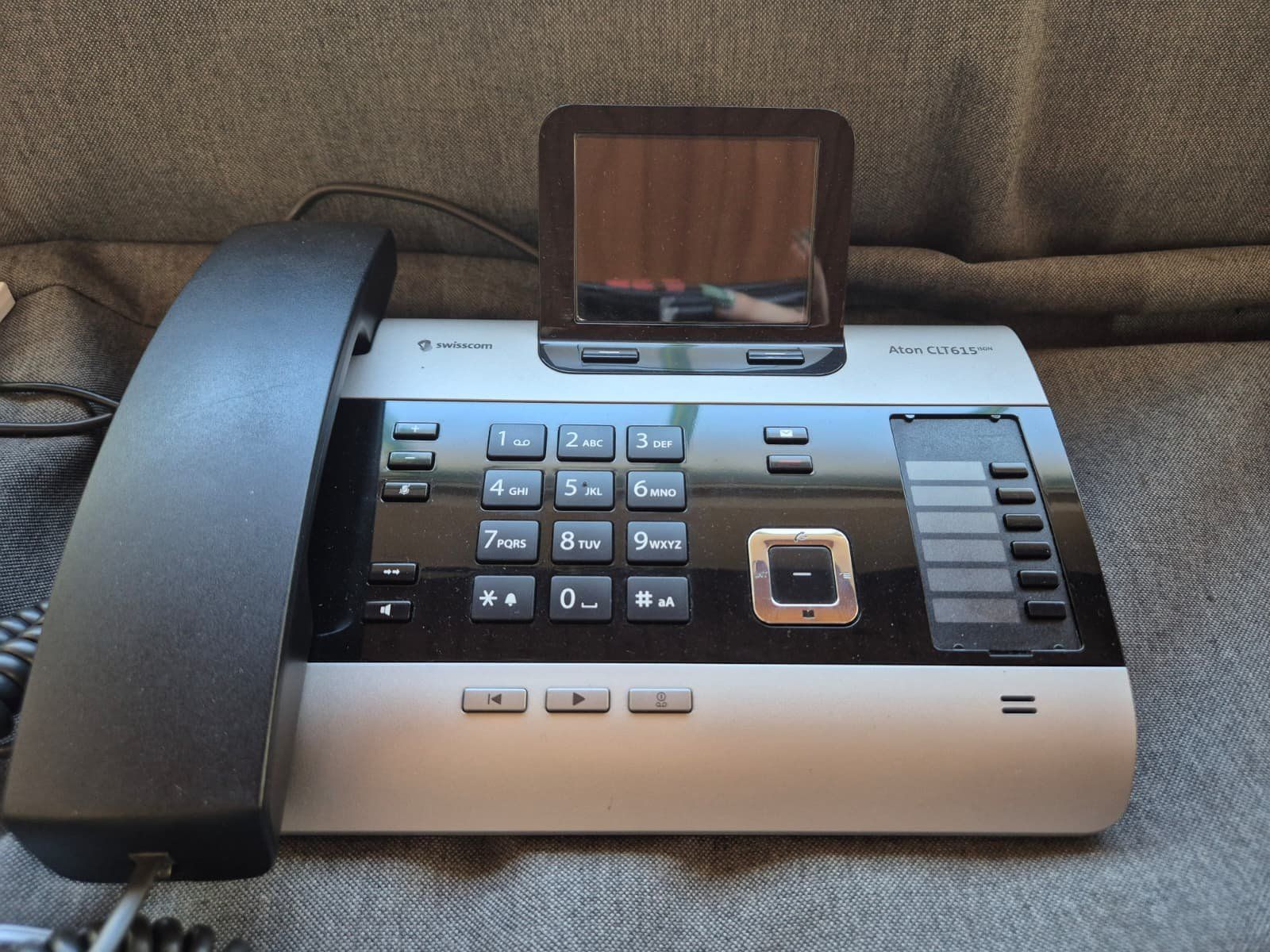 Swisscom Telefoni: Swisscom Aton CLT615 Trio mit Basisstation – Usato da Buckten venduto da Mazda4446 2