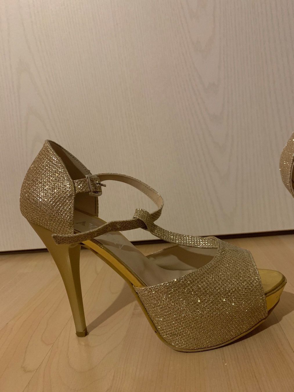 Damenschuhe: Glitzerpumps mit Plateau& Tasche – Gebraucht aus Triengen von nes_l8cj 2