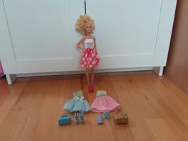 Barbie mit Kleider,Schuhe und Taschen