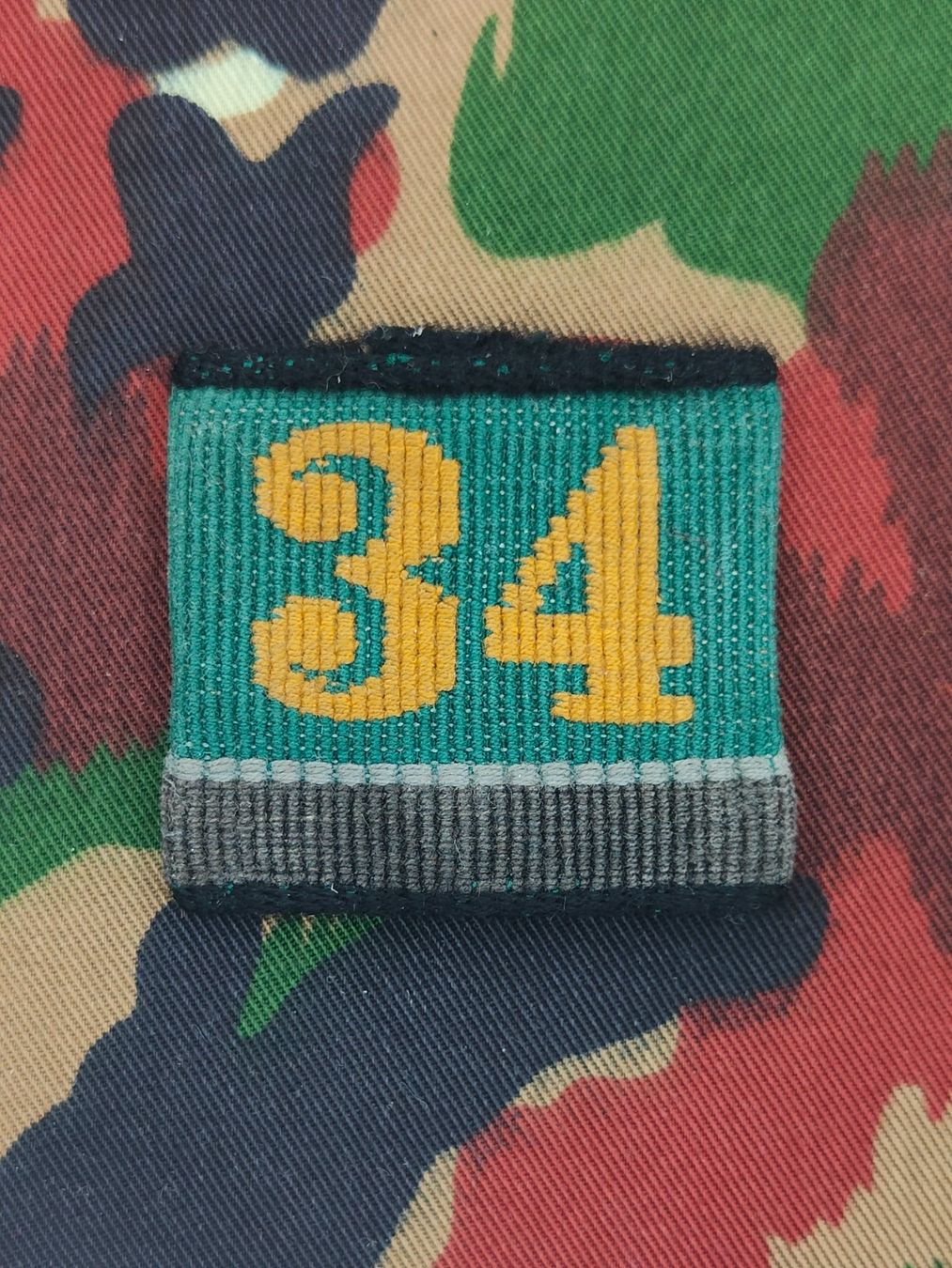 Schweizer Armee Uniformi: Achselschlaufe Inf Bat 34, Stabskp – Usato da Bauma venduto da SwissMilitaria