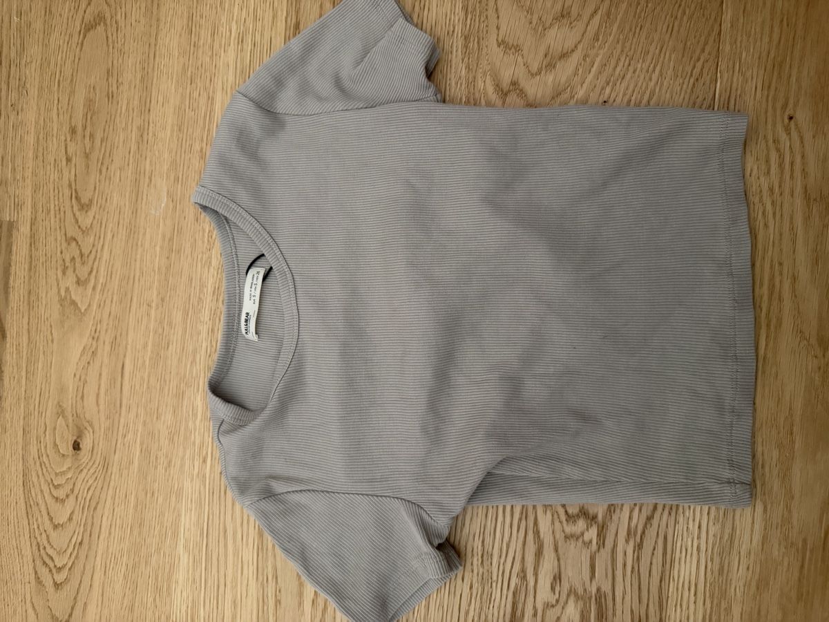 Bershka T-shirt: t-shirt Bershka – Nuovo (secondo la descrizione) da Carouge GE venduto da goi_krq7