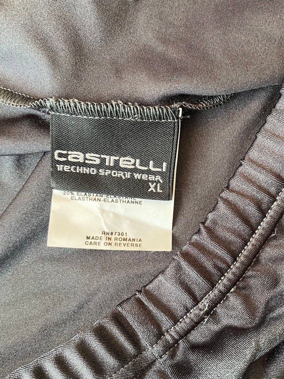 Pantaloni: Velohosen 2 x   -   Jogginghose 1 x – Usato da Ried-Brig venduto da Challi 5