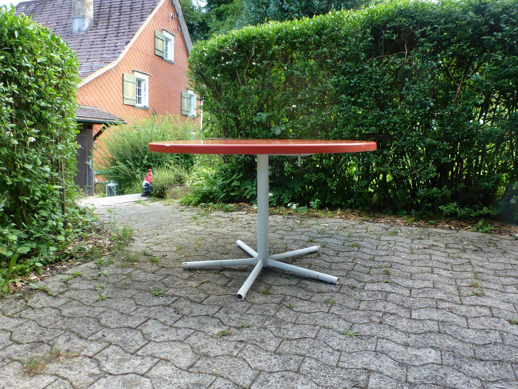 Schaffner Tavoli: Runder Gartentisch rot, stabil,klappbar, von Schaffner – Usato da Oberuzwil venduto da Ragtop52 3