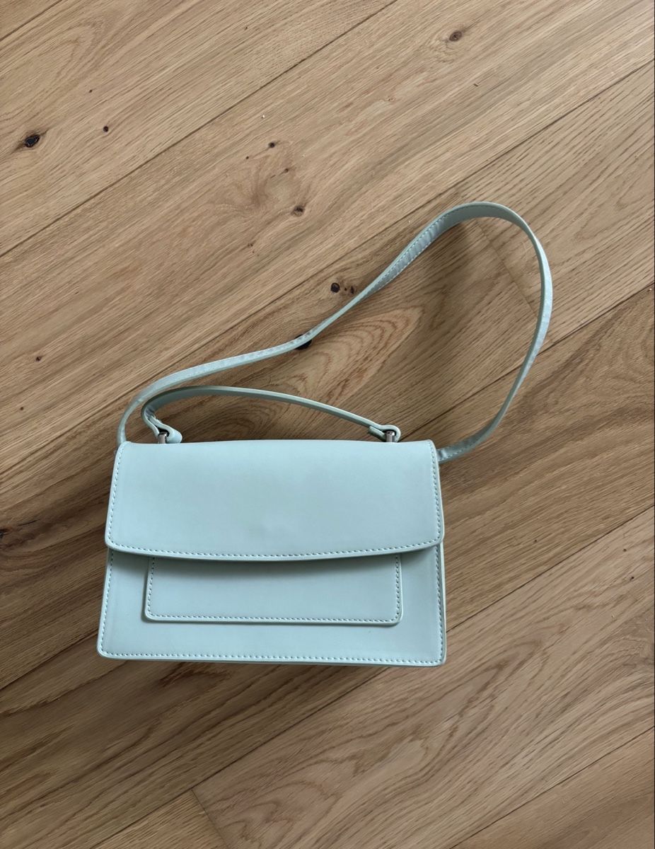 Taschen für Damen: Mintgrüne Umhängetasche – Gebraucht aus Brüttisellen von shi_tt8z 1